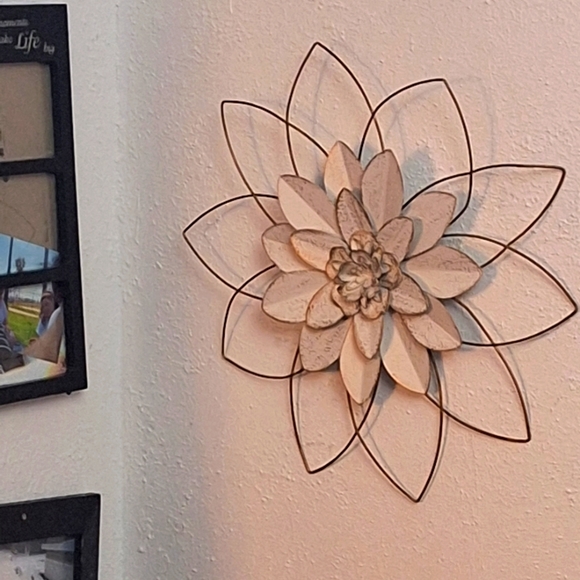 Flower on the wall decorative plaque - Picture 2 of 3